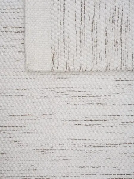 Adonic_Mist_off_white_CU (3).webp