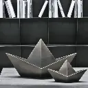 Barco pequeño negro dorado