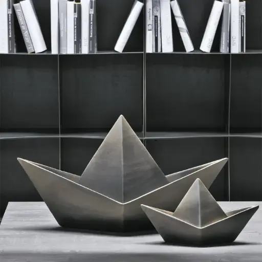[Q237/6] Barco pequeño negro dorado